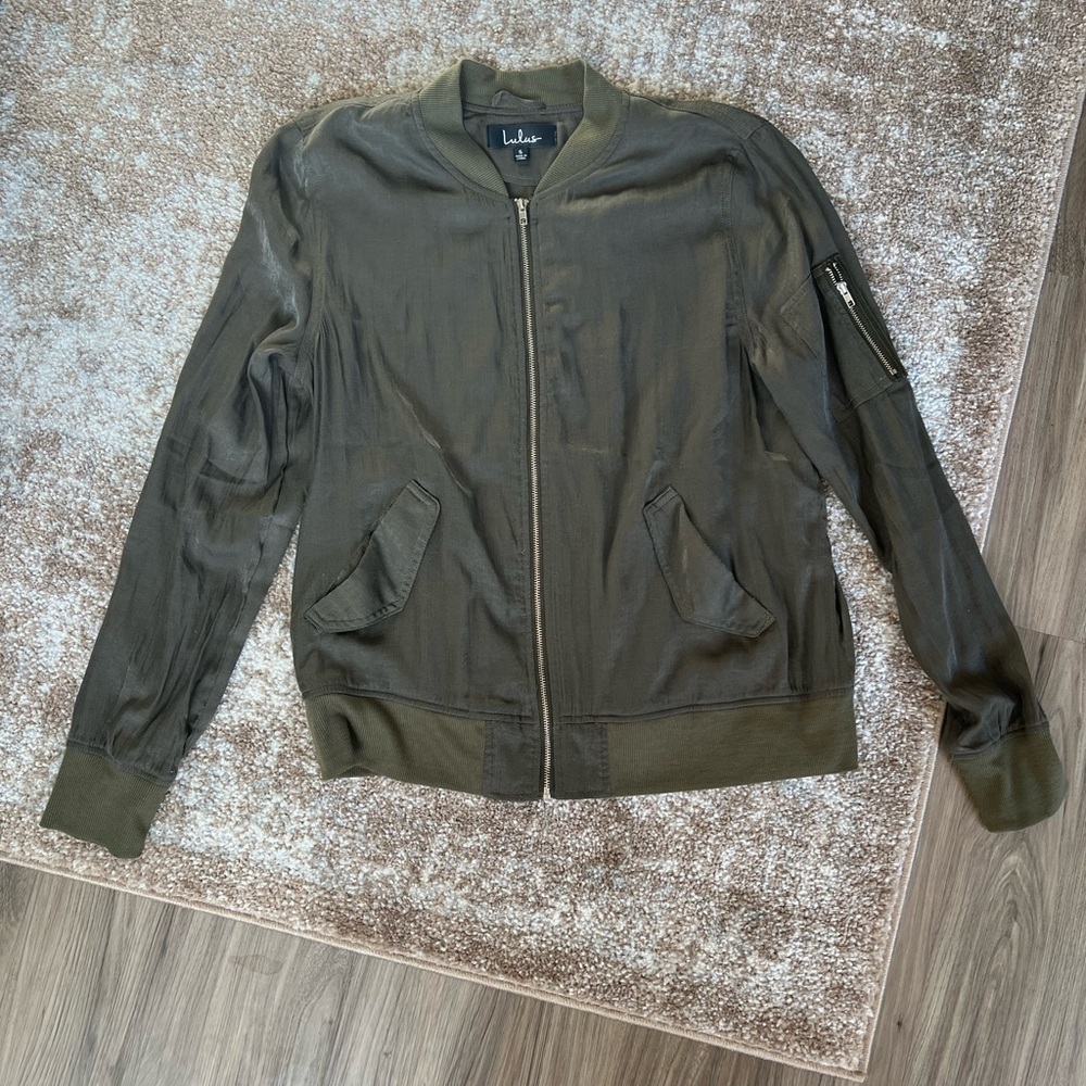 Lulu’s green lightweight bomber jacket